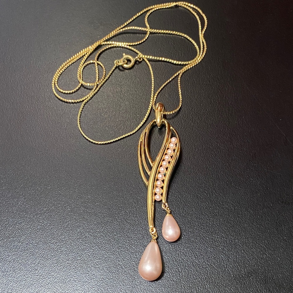 Vintage 30” Gold and Pink Pearl Pendant Necklace